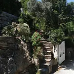 Ou Souleou 3 Etoiles Dans Beton Jardin Vue Et Colline