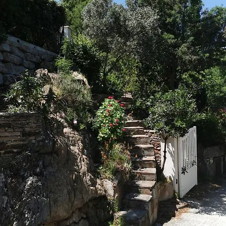 Ou Souleou 3 Etoiles Dans Beton Jardin Vue Et Colline