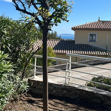 Daire Ou Souleou 3 Etoiles Dans Beton Jardin Vue Et Colline Bormes-les-Mimosas